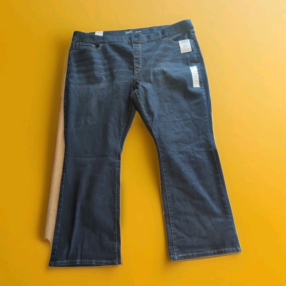 Signature Levi Strauss Gold Women's Pull On Boot Cut Dark Wash Jeans 28S W39 L30